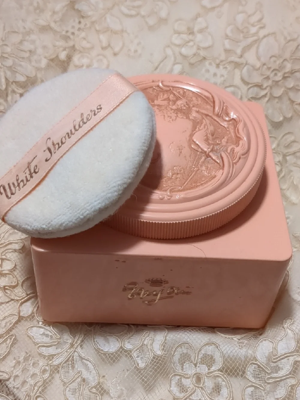 Vintage 50s Evyan White Shoulders Powder Box Pink Plastic Art Nouveau 4X4” MCM